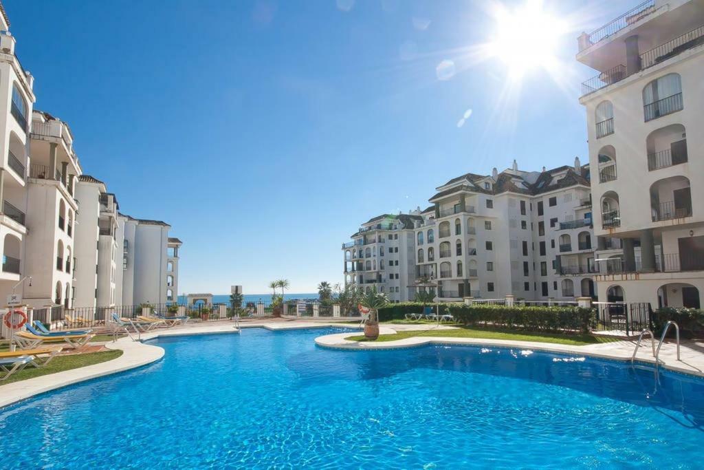 Personal Y Coqueto En Primerisima Linea De Playa, En La Costa Del Sol. Puerto De La Duquesa Кастильо-де-Сабинильяс Экстерьер фото