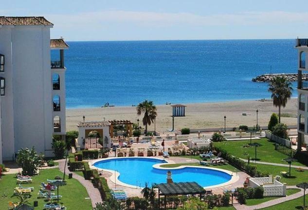 Personal Y Coqueto En Primerisima Linea De Playa, En La Costa Del Sol. Puerto De La Duquesa Кастильо-де-Сабинильяс Экстерьер фото